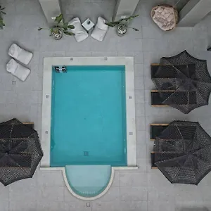 https://ammos-suites.rethymnohotels.net