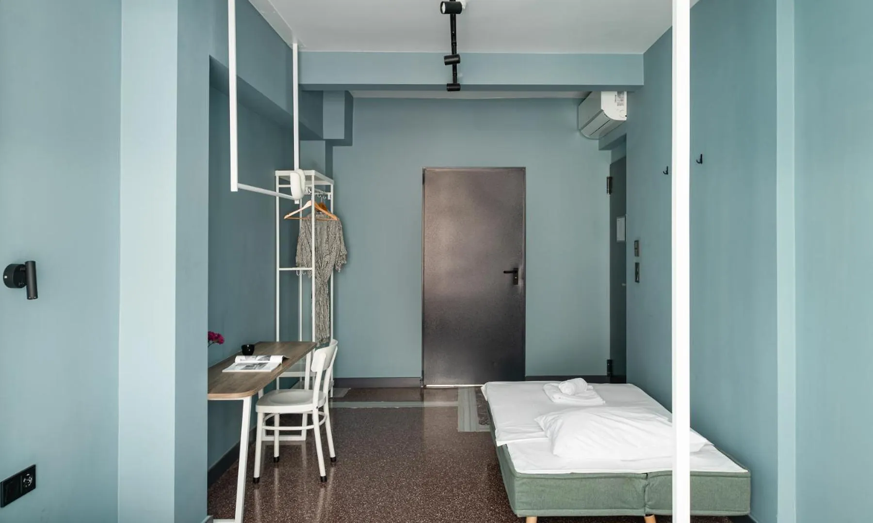 Zeus Is Loose Hostel Thessaloniki